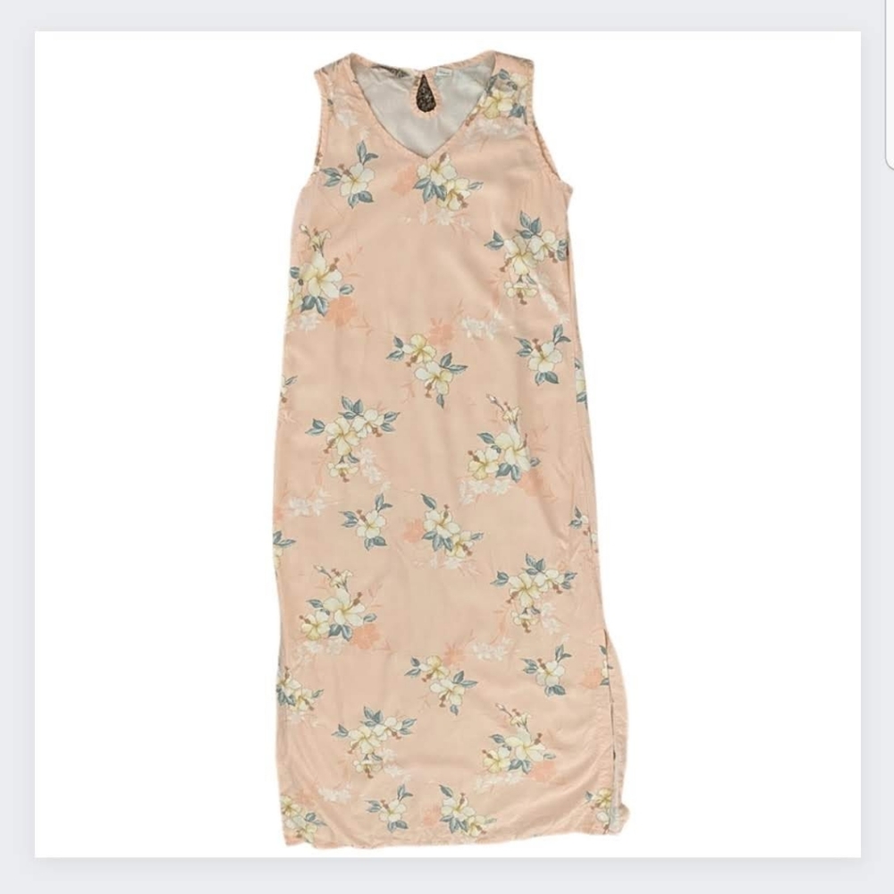 ! SOLD! Tommy Bahama 100% Silk